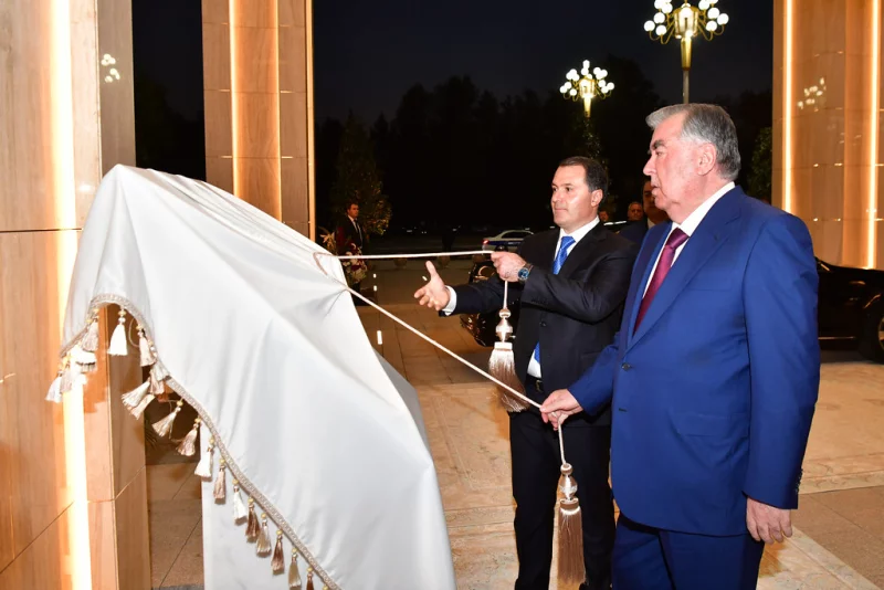 Ифтитоҳи меҳмонхонаи 5 ситорадори “Кровн Плаза Душанбе”