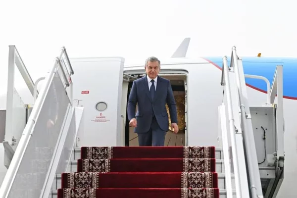 Президенти Узбекистон Шавкат Мирзиёев бо сафари корӣ ба Тоҷикистон ташриф овард