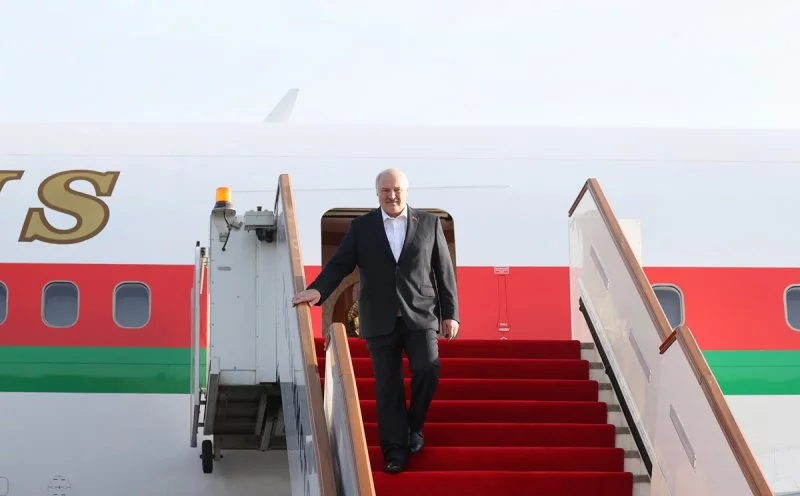 Президенти Беларус Александр Лукашенко бо сафари корӣ ба Тоҷикистон ташриф овард