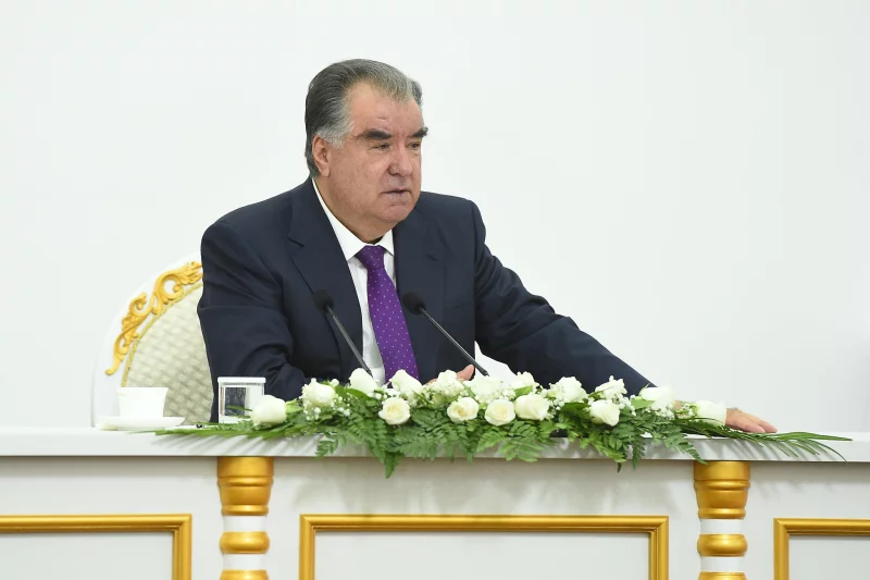 МАН ҲАҚ ДОРАМ АЗ ЭМОМАЛӢ РАҲМОН ТАВСИФ КУНАМ!